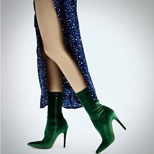✠ Deadstock Public Desire Green Velvet Ankle Boots ✠